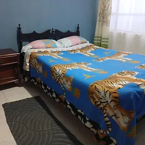 Med Habitación en casa particular